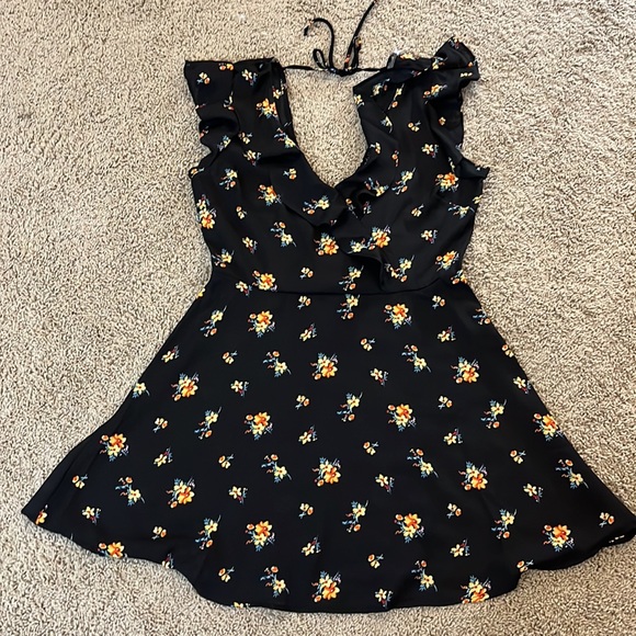 NWOT fluttery floral mini dress - Picture 2 of 5